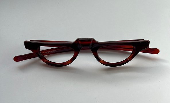 "Peek" Frame Demi-Amber (40-24-140)